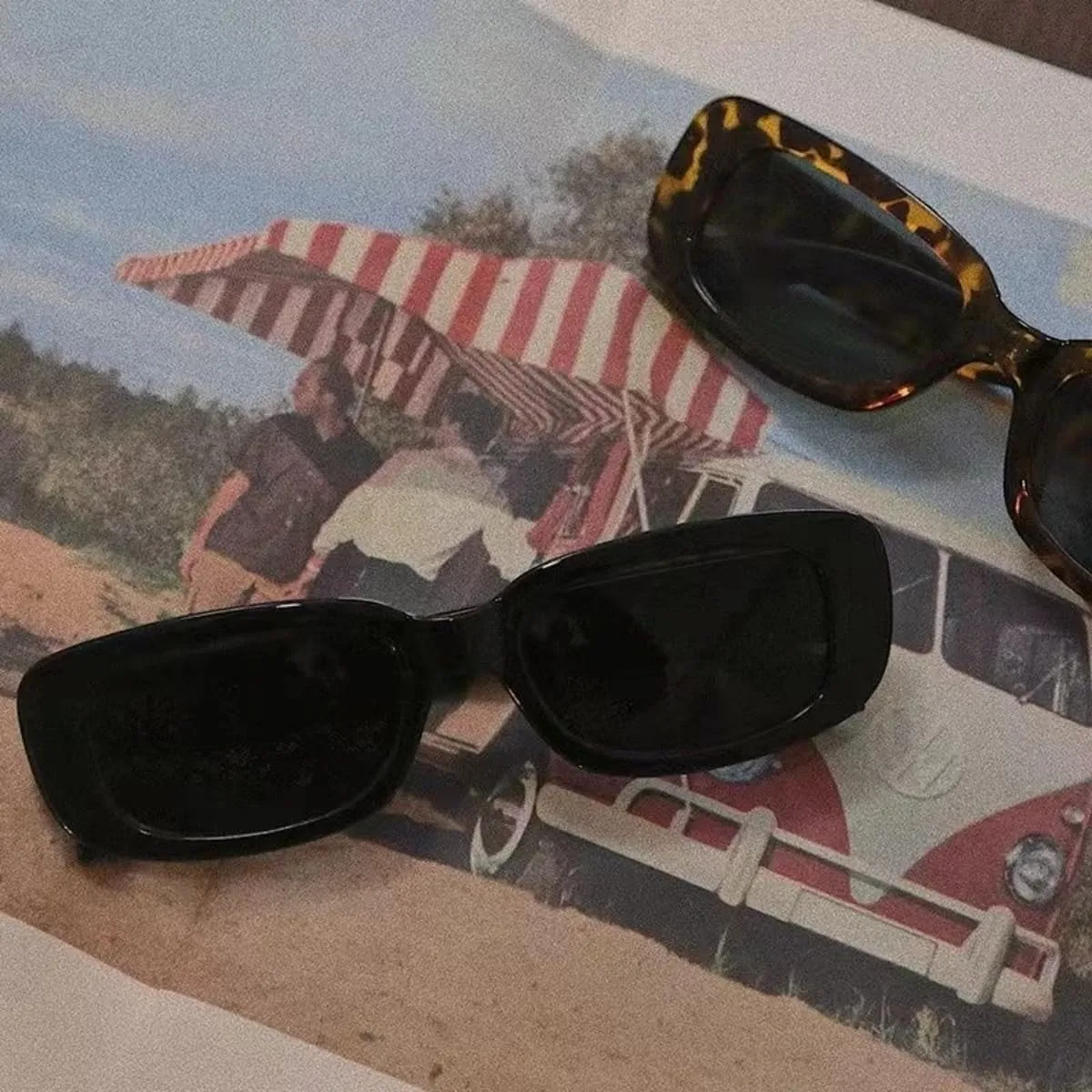 IKANOO Retro Rectangle Sunglasses for Women Men Small Square Frame Trendy Y2K 90s Black Sunglasses